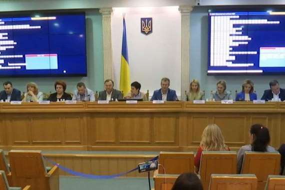 Зеленський назвав причиною розпуску ЦВК «необ’єктивність» та «бездіяльність» - Рада звільнила всіх членів Центральної виборчої комісії