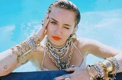  Майли Сайрус 
 instagram.com/redcarpetmood/ 