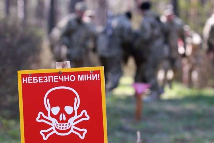 Боевики минируют поля и обочины дорог на Донбассе - разведка