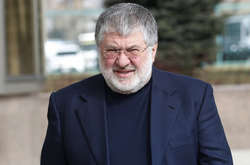 Коломойский впервые посетил форум YES, но не пошел на выступление Зеленского