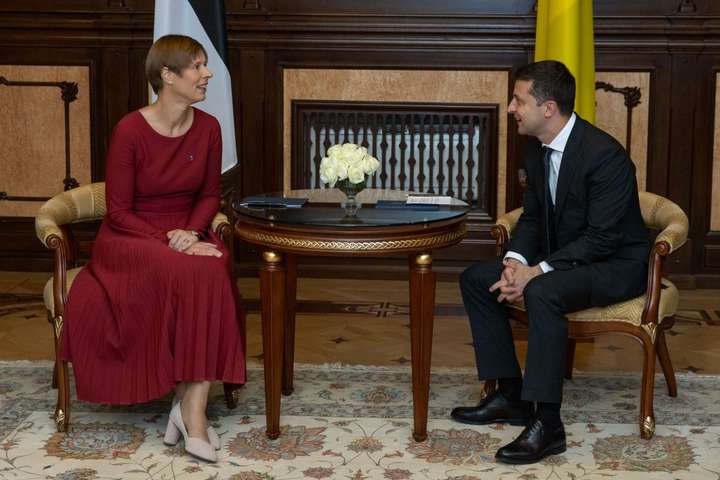 <p>Зеленський на зустрічі з президентом Естонії Керсті Кальюлайд у Києві 13 вересня </p> - Зеленський поїде з візитом до Естонії