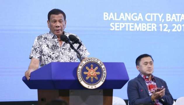 Президент Філіппін дозволив стріляти у корупціонерів