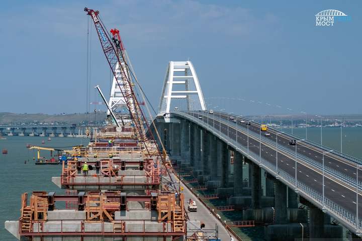 На будівництві скандального Кримського мосту стався обвал: загинув робочий