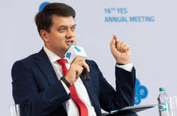  Голова Верховної Ради Дмитро Разумков 