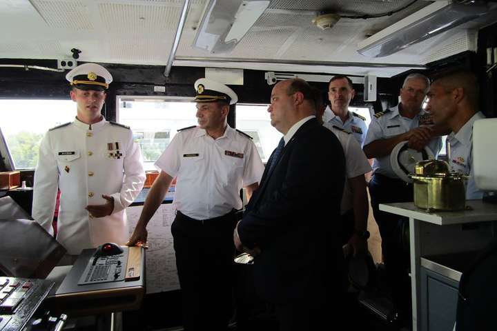 Українські моряки завершили у США підготовку для служби на катерах Island
