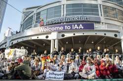 У Франкфурті блокували головний вхід на міжнародний автосалон