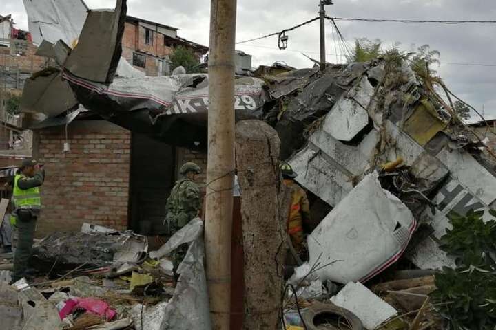 В Колумбії впав літак з дев’ятьма пасажирами, є загиблі