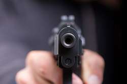 У Харкові в парку невідомі напали на 19-річного хлопця, той оборонявся пістолетом