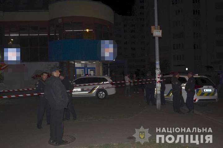У Києві молодики побили спецпризначенця за те, що він зробив їм зауваження