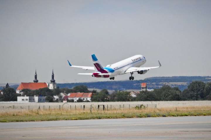 Україна сподівається підписати зі Словаччиною угоду для відновлення повноцінної роботи аеропорту «Ужгород»