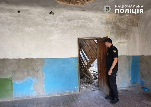 У Лисичанську в житловому будинку завалився дах