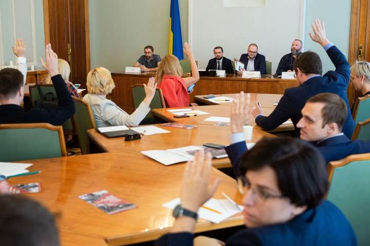 Установчі збори з обрання членів Ради з питань свободи слова та захисту журналістів при президенті - Офіс президента виступив за введення національної прескарти і стандартизацію журналістської діяльності