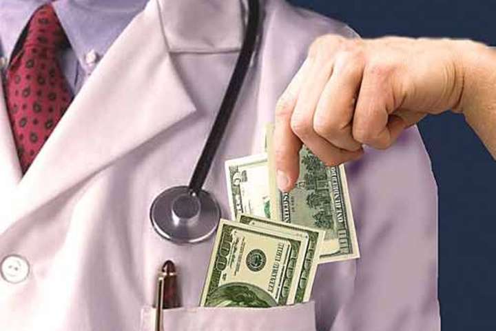 Два врача Института рака получили от онкобольных 40 тыс. грн за бесплатные лекарства - МВД