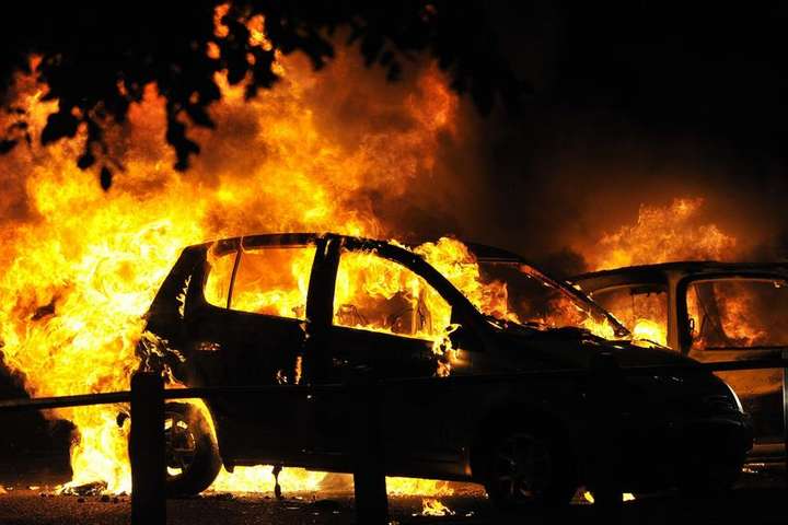 У Святошинському районі Києва згоріло три машини