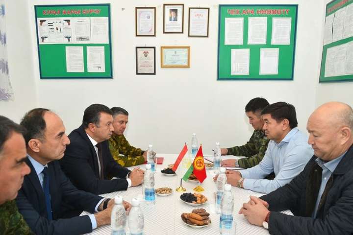 Таджикистан и Кыргызстан договорились об отводе войск на границе