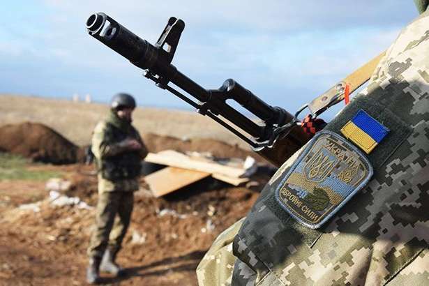 Окупанти на Донбасі чотири рази обстріляли українських бійців
