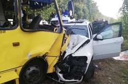 На Черкащині внаслідок зіткнення маршрутки з BMW постраждали 10 людей