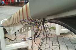 Вандали зламали led-гойдалку на Грецькій площі