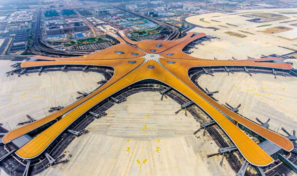 Китай откроет аэропорт размером с 97 футбольных полей