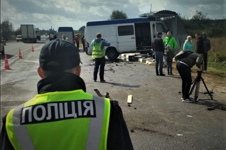 На Львівщині зіткнулися два мікроавтобуси, є постраждалі