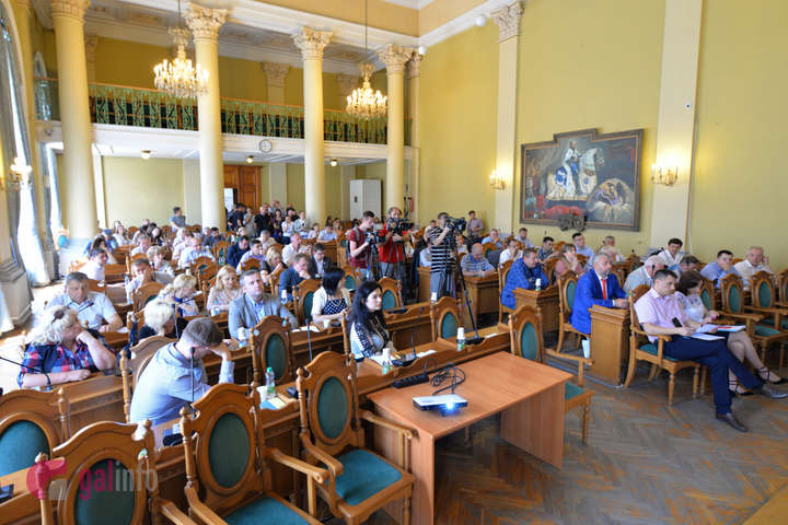 Садовий пропонує вдвічі зменшити кількість депутатів Львівської міськради