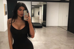  Кайли Дженнер 
 instagram.com/kyliejenner/ 