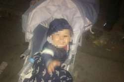 Одесити вночі знайшли кинутого посеред вулиці маленького хлопчика в колясці