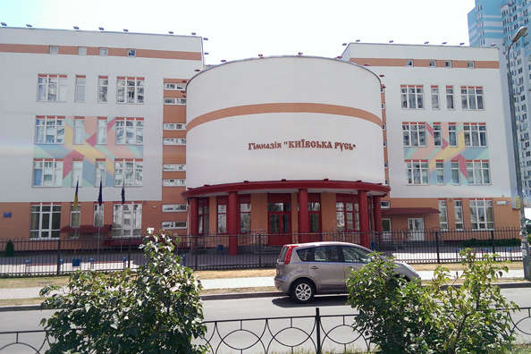 У київській гімназії закрили їдальню через загрозу отруєння школярів