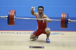 Божевілля: кореєць встановив світовий рекорд, піднявши вагу, втричі більшу за його власну (відео)