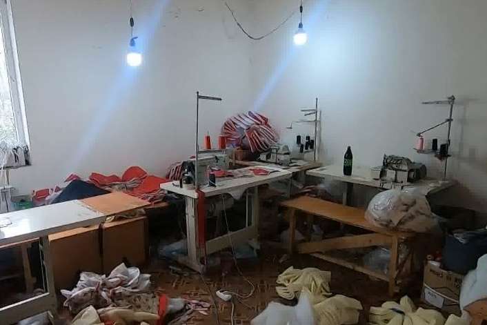 На Одещині правоохоронці викрили нелегальних мігрантів, які виготовляли «брендовий одяг»