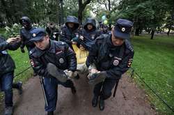 В Росії затримали учасників акції на підтримку миру та України