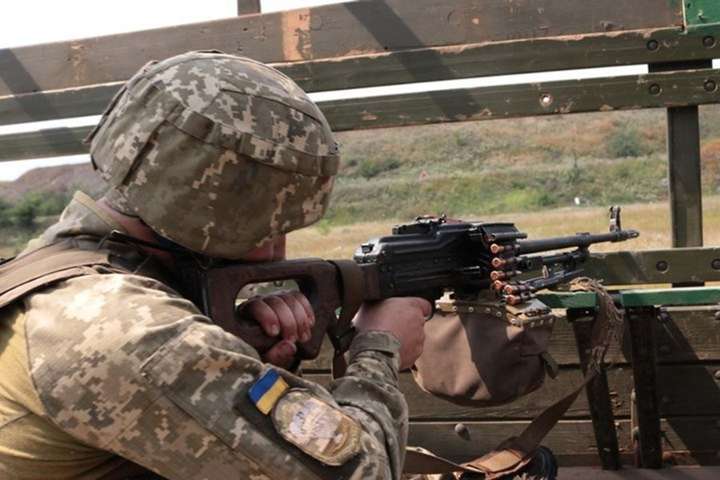 Доба на фронті: трьох українських військових поранено, одного травмовано