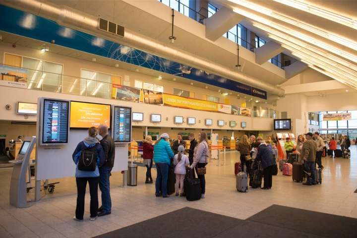 В аеропорту Таллінна п'ятьох українців не пустили до Естонії