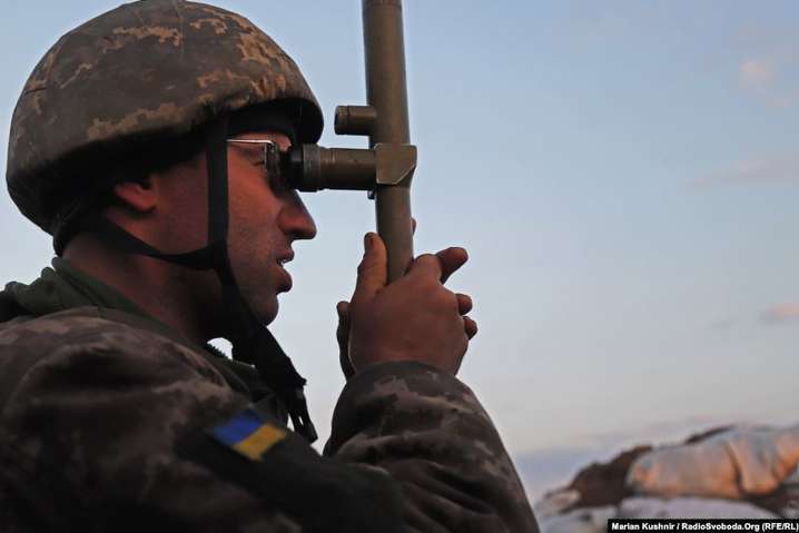 Окупанти на Донбасі 14 разів обстріляли українських захисників