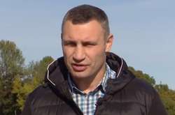 Віталій Кличко зауважив, що він не бореться з людьми