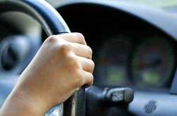 Працівник столичного СТО викрав автомобіль клієнта і потрапив у ДТП