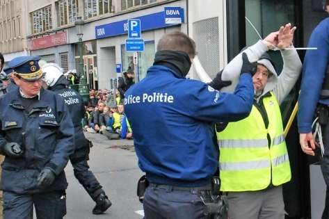 На протестах в Парижі затримали 163 людини