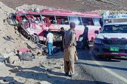 У Пакистані пасажирський автобус врізався в пагорб: 26 загиблих