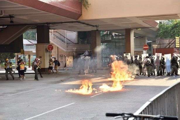 Поліція Гонконгу застосувала сльозогінний газ для розгону демонстрантів
