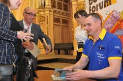 Олег Сенцов презентовал во Львове книгу «Маркетер»