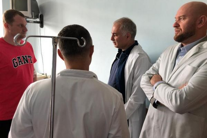 Ізраїльські лікарі видалили пухлину звільненому з полону моряку Гриценку