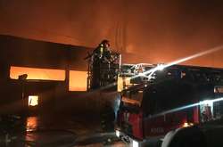 Десятки рятувальників кілька годин гасили пожежу у Г олосіївському районі столиці 