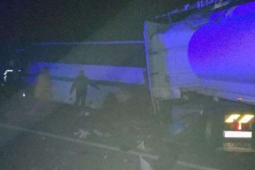 Масштабна ДТП на Житомирщині: вантажівка зіткнулася з автобусом, загинуло дев'ять людей
