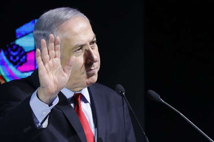 Выборы в Израиле: Нетаньяху выглядит, как добрый дедушка, а не чиновник с плаката
