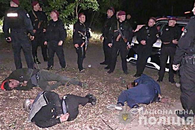 Обстріл поліцейських у Києві: затримано трьох чоловіків, ще одного шукають (фото, відео)
