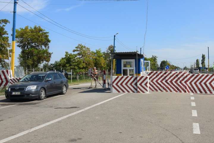 КПВВ «Каланчак» на админгранице с оккупированным Крымом закрыл проезд для авто
