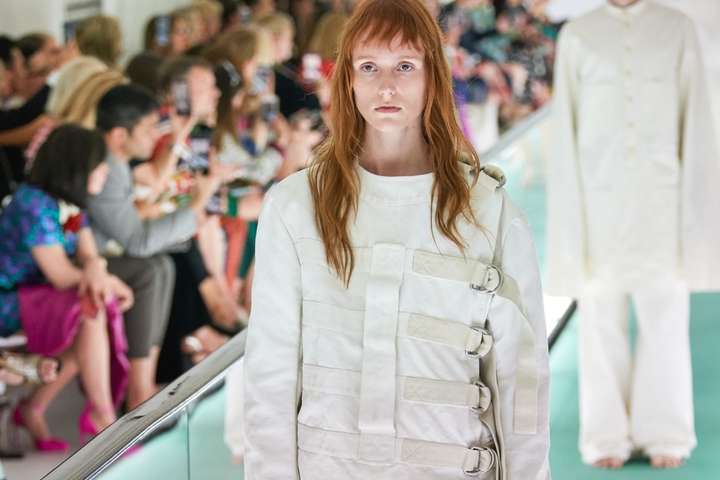 21 вариация смирительной рубашки: как прошел показ Gucci