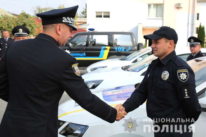 Вінницьких поліцейських пересадили на новенькі авто