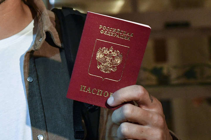Германия выдает визы жителям оккупированного Донбасса с российскими паспортами