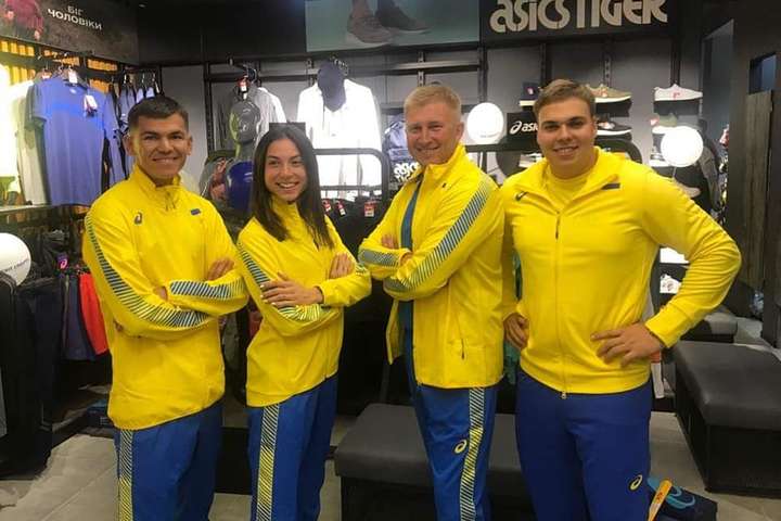 «Ми не очікували»: тепла зустріч українських атлетів, які прилетіли на чемпіонат світу в Катар (відео)